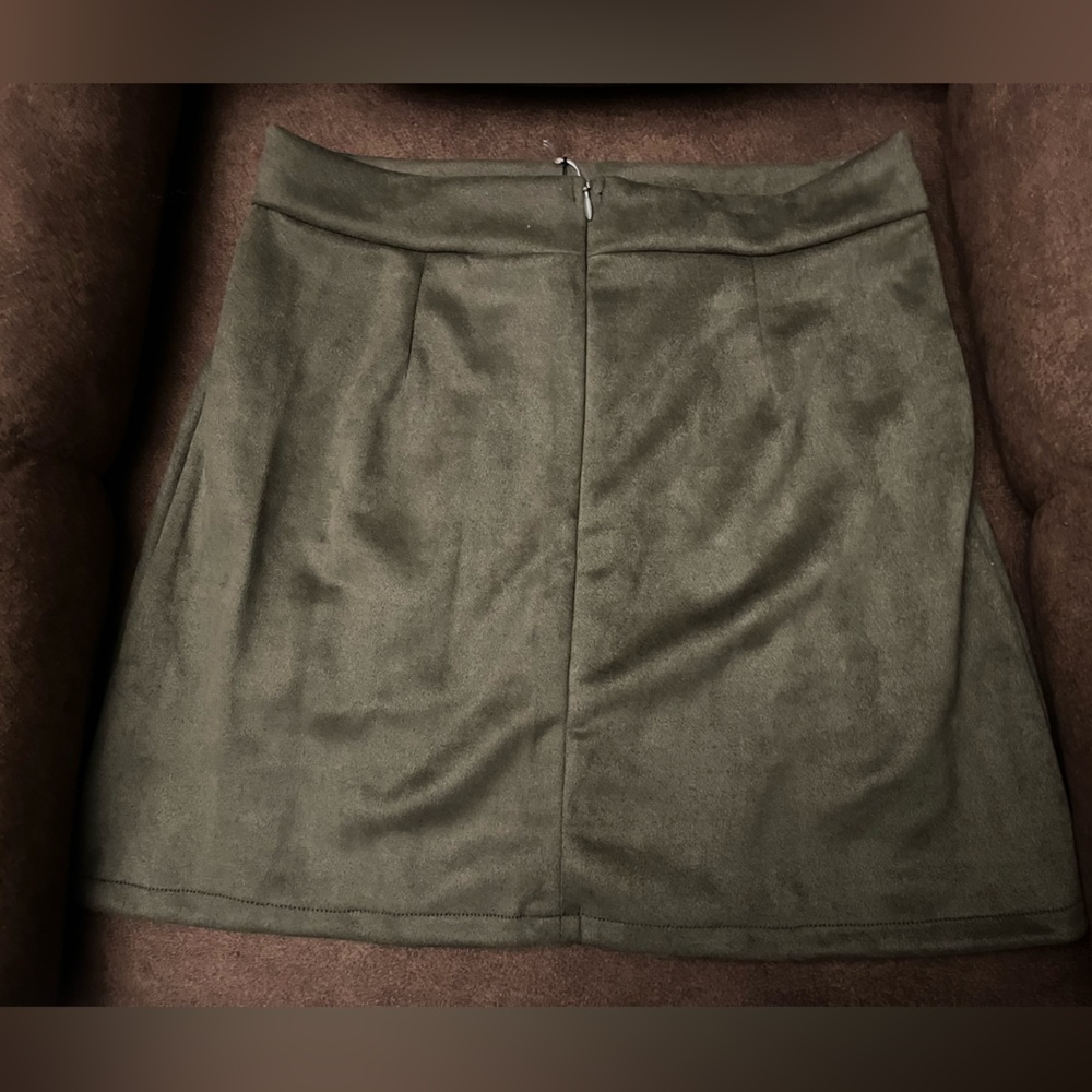 New! Aliwendy Green Faux Suede Mini Skirt - Picture 2 of 5